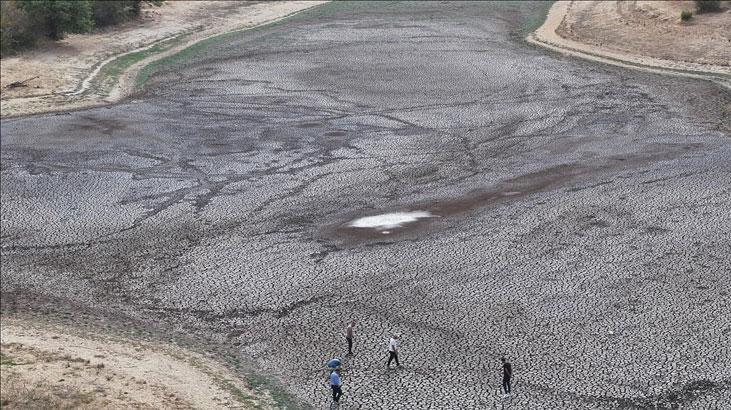 Şerbettar Göleti tamamen kurudu! 'Bugüne kadar böyle hiçbir şey görmedim, toprak çatlamış '