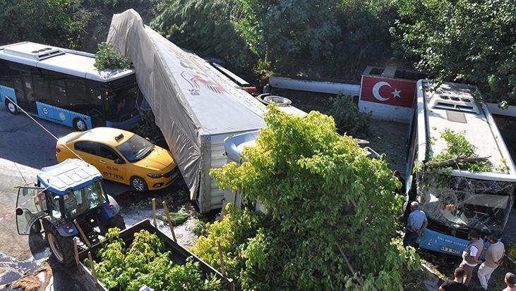 TIR, köprüden uçtu! Ölü ve yaralılar var