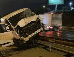 Ümraniye’de bariyerlere çıkan hafif ticari aracın sürücüsü yaralandı