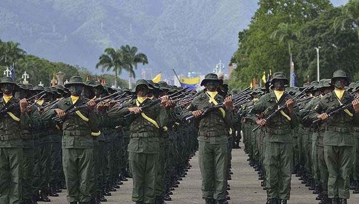 Venezuela Karayipler’de askeri tatbikata hazırlanıyor
