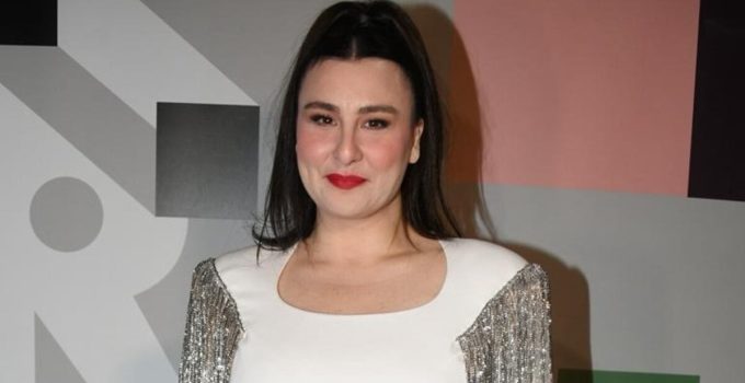 Yasemin Sakallıoğlu: Köpek balığı korkusu nedeniyle denize giremiyorum