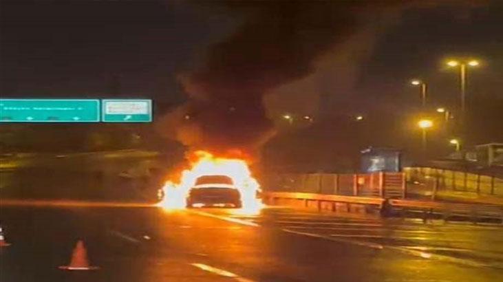 15 Temmuz Şehitler Köprüsü'nde seyir halindeki araç cayır cayır yandı