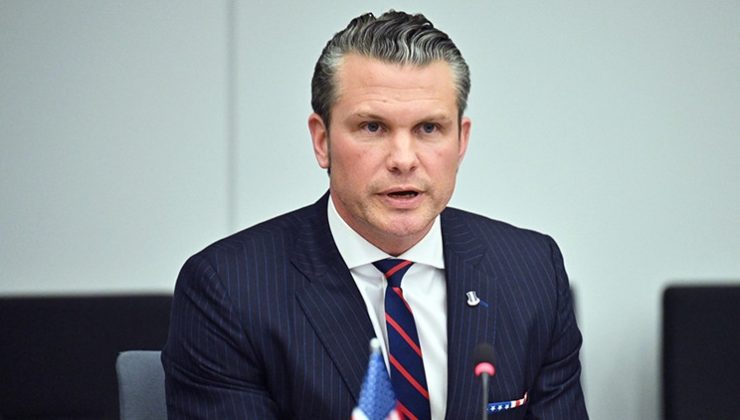 ABD Savunma Bakanı’nın uçağı İngiltere’ye acil iniş yaptı