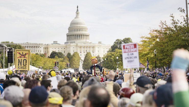 ABD’de ‘Krallara Hayır’ protestosu… Trump karşıtları sokağa döküldü