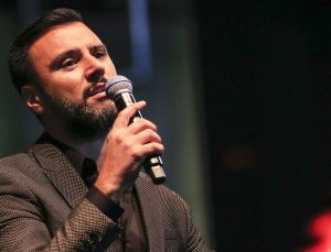 Alişan’dan ‘transparan’ yorumu: Erkek erkek gibi, kadın kadın gibi giyinmeli