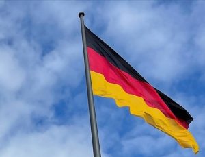 Almanya’da başörtüsüne ırkçı saldırı