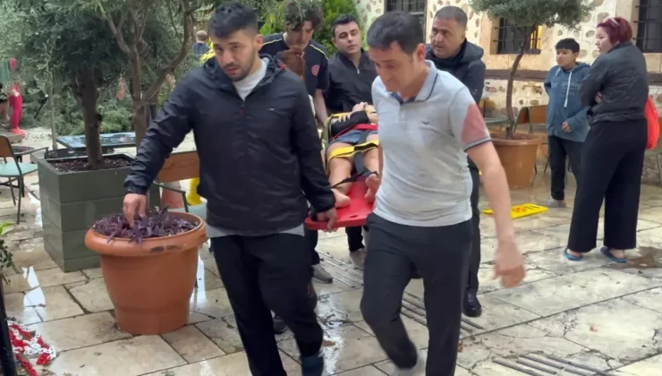 Antalya’yı yağmur ve fırtına vurdu: 3 yaralı