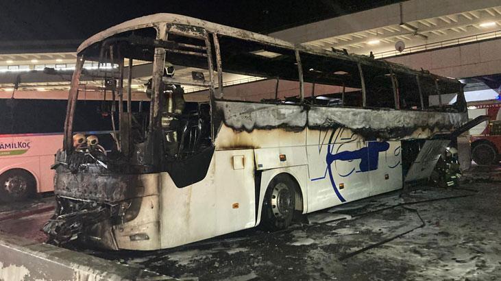 AŞTİ'de korkutan yangın! Park halindeki yolcu otobüsü alev aldı