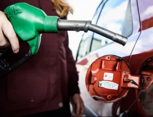 Benzine gece yarısı 1 lira 14 kuruşluk zam