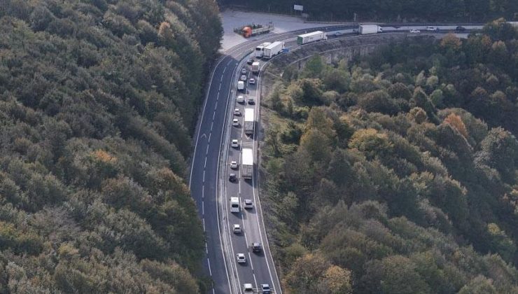 Bolu Dağı'nda trafik kilit! İstanbul yolu kapalı, araçlar adeta durdu