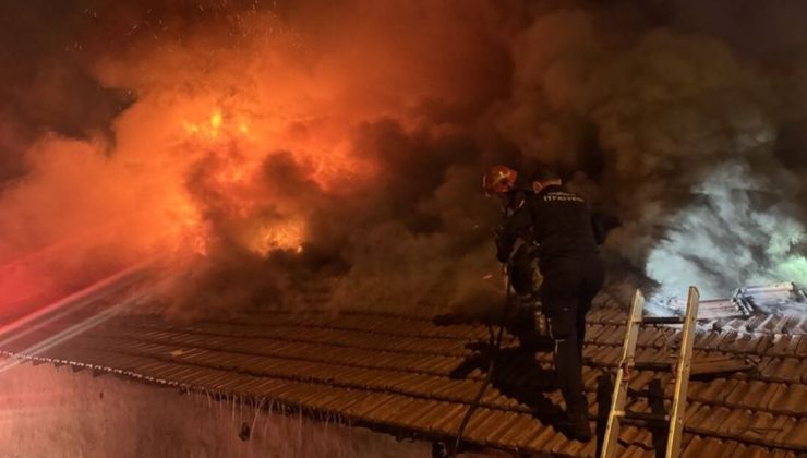 Bursa’da yedek parça satılan iş yerinde yangın çıktı