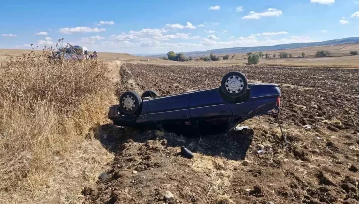 Çorum’da Otomobil Tarlada Takla Attı: 4 Yaralı