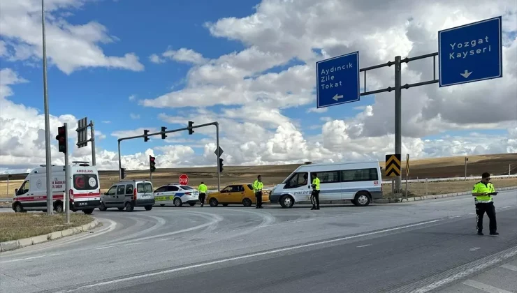 Çorum’da Taksi ile Elektrikli Motosiklet Çarpıştı: 1 Yaralı