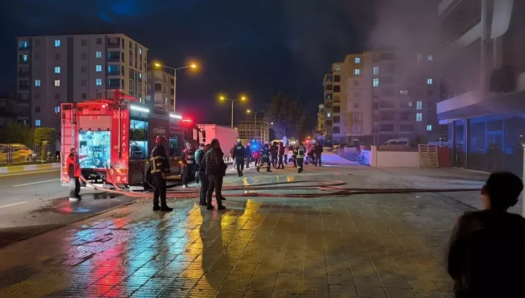 Çorum’daki AVM Deposunda Yangın Çıktı