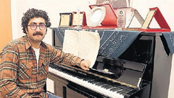 Depremi besteledi, ödül aldı