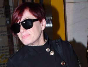 Emel Müftüoğlu, 64’üncü yaşını arkadaşlarıyla kutladı