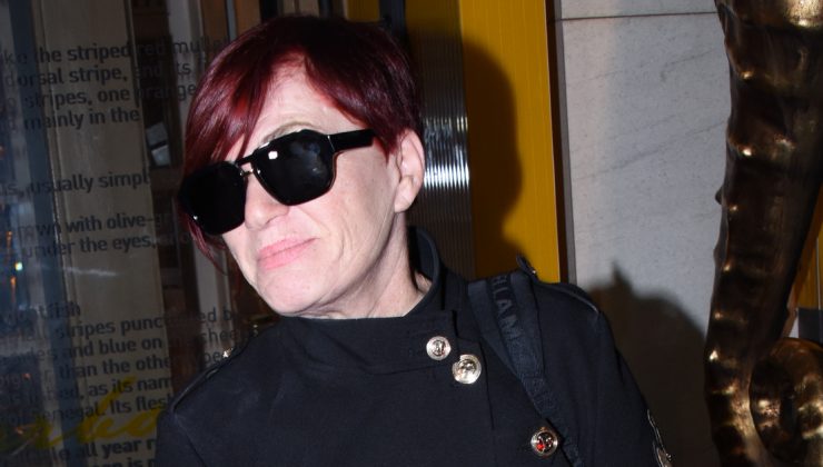 Emel Müftüoğlu, 64’üncü yaşını arkadaşlarıyla kutladı