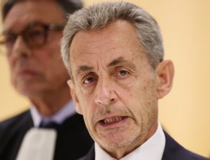 Fransa’nın eski Cumhurbaşkanı Sarkozy yarın cezaevine giriyor, tek kişilik hücrede kalacak