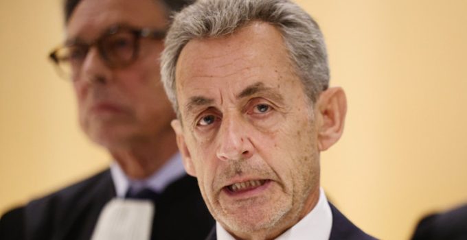 Fransa’nın eski Cumhurbaşkanı Sarkozy yarın cezaevine giriyor, tek kişilik hücrede kalacak