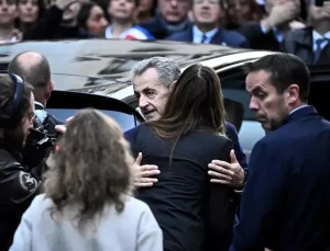 Hapse girecek eski Fransa Cumhurbaşkanı Sarkozy’den salvolar