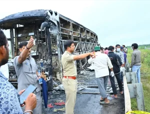 Hindistan’da otobüs yangını: 20 kişi hayatını kaybetti