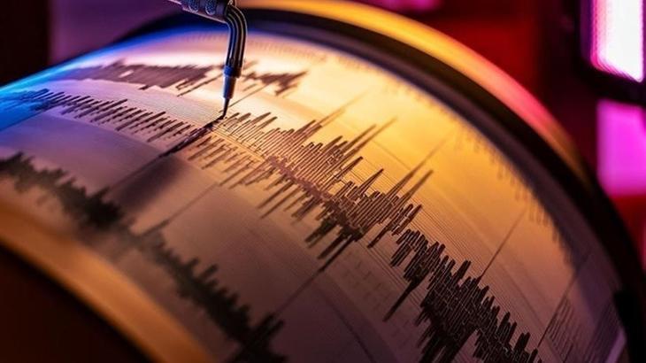 İstanbul Valiliği'nden deprem açıklaması: Ekiplerimiz incelemelere başlamıştır