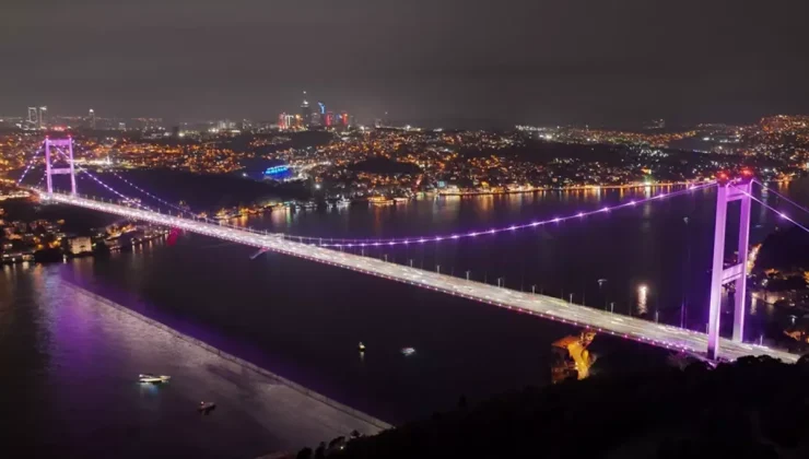 İstanbul’da köprüler pembe renkle aydınlatıldı