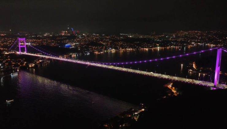 İstanbul’daki iki köprü meme kanseri farkındalığı için pembe renkle aydınlatıldı