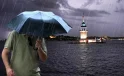 İstanbul’u sağanak vurdu! İstiklal sular altında kaldı, Vatan’da yol çöktü