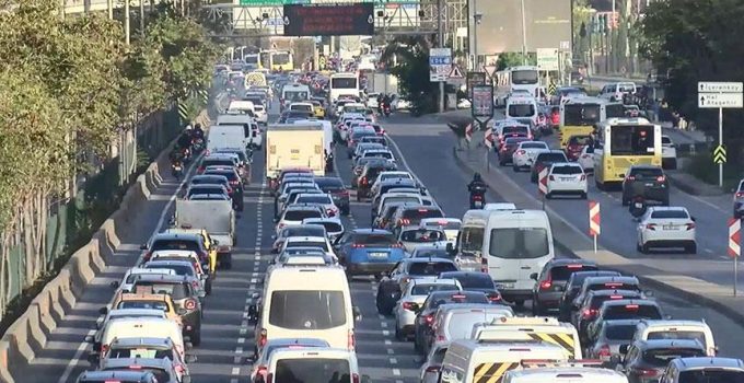İstanbul'da haftanın ilk iş gününde trafik yoğunluğu! Yüzde 71'e çıktı