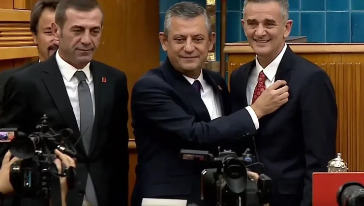 İYİ Parti’den ihraç edilen Sakarya Milletvekili Ümit Dikbayır, CHP’ye katıldı