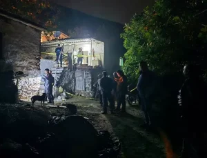 İzmir’de aile faciası: Oğlunu öldürdü, eşini ağır yaraladı