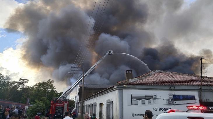 İzmir'de depo yangını! Çok sayıda ekip sevk edildi