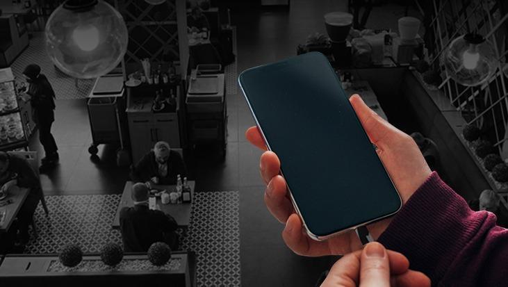 Kafede telefonunu şarj etmek istediler, faturada gördüklerine inanamadılar! İşletmelerin şarj bedeli yasal mı?