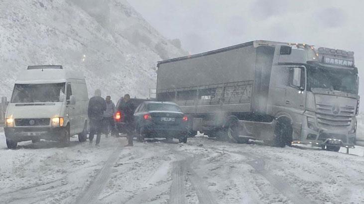 Kara kış beklenenden erken geldi! Birçok ilde kar yağışı hayatı olumsuz etkiledi