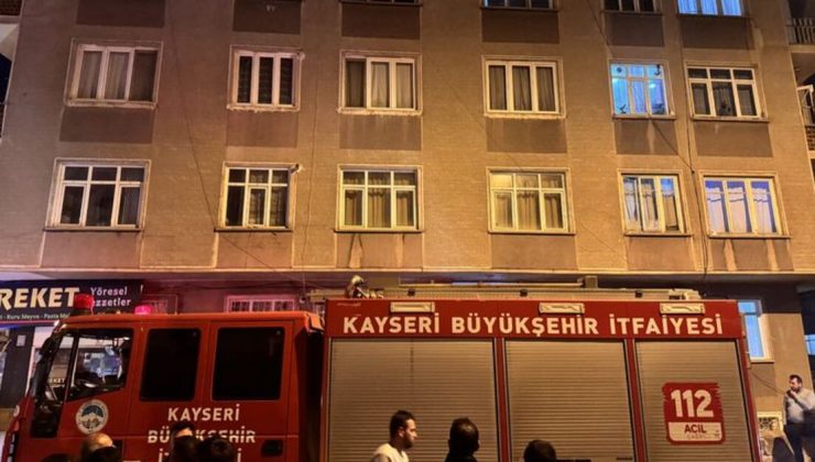 Kayseri’de bir binanın zemindeki seramikler patladı