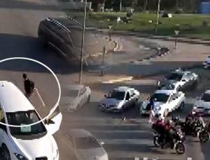 Kendisini durdurmak isteyen polise sopayla saldırdı! Suç dosyası kabarık