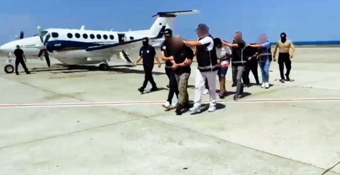 Kırmızı bültenle aranan 3 kişi yurda getirildi