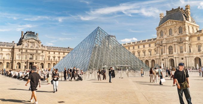 Louvre Müzesi’nde esrarengiz soygun