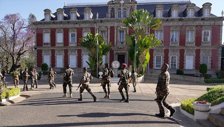 Madagaskar’da ordu yönetime el koydu