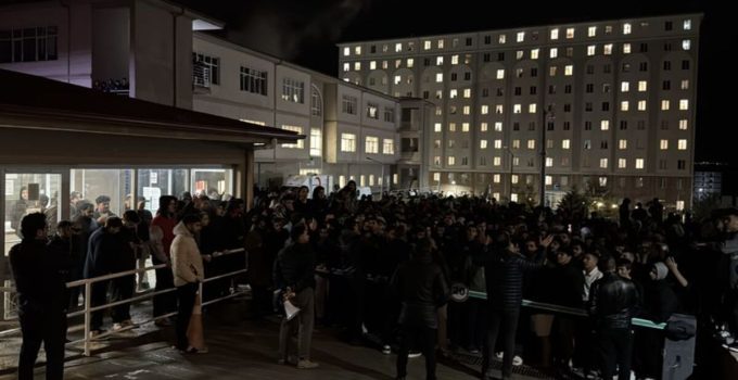 Öğrenci yurdunda “su kesintisi” protestosu