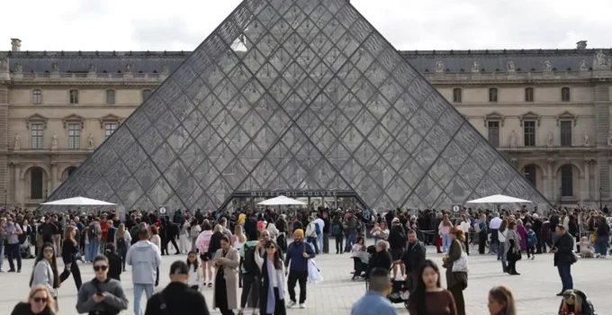 Olay iddia: Louvre Müzesi’ndeki değerli mücevherler Fransa Merkez Bankası’na taşındı