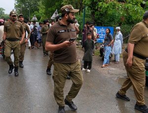Pakistan’da katliam gibi kaza: Çok sayıda ölü ve yaralı