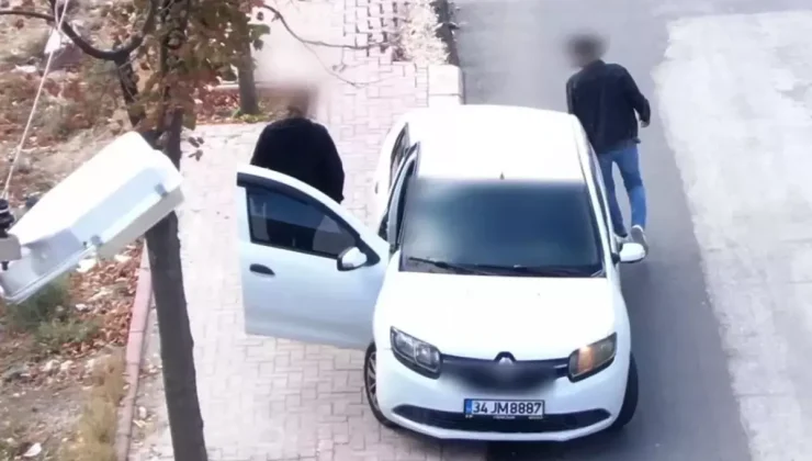 Polis ekiplerini görünce sürücü değiştiren otomobil dronla tespit edildi