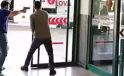 Rastgele ateş açan uzman çavuş bacağından vuruldu