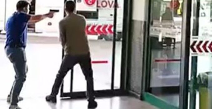 Rastgele ateş açan uzman çavuş bacağından vuruldu