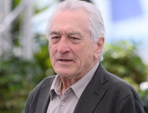 Robert De Niro’dan ‘Kral Birinci Donald’a karşı protestolara devam çağrısı