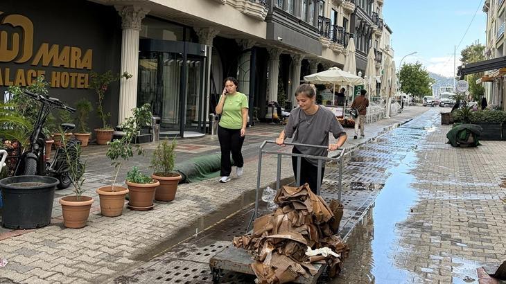Sağanak yağışın vurduğu Fethiye'de sel suları çekildi