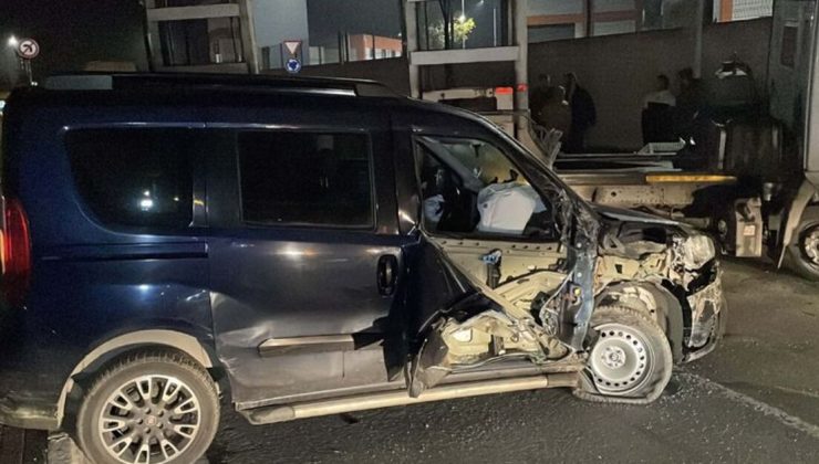 Sarıyer’de park halindeki TIR’a çarpan hafif ticari aracın sürücüsü kaçtı