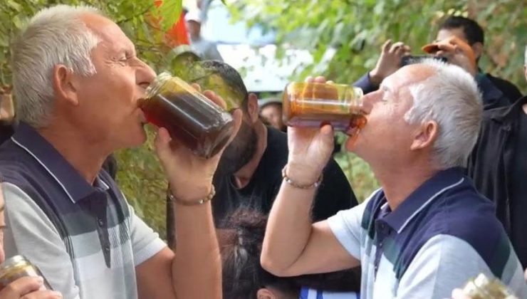 Şaşırtan performans! 2 dakikada 1 kilo bal yedi, herkes şoke oldu